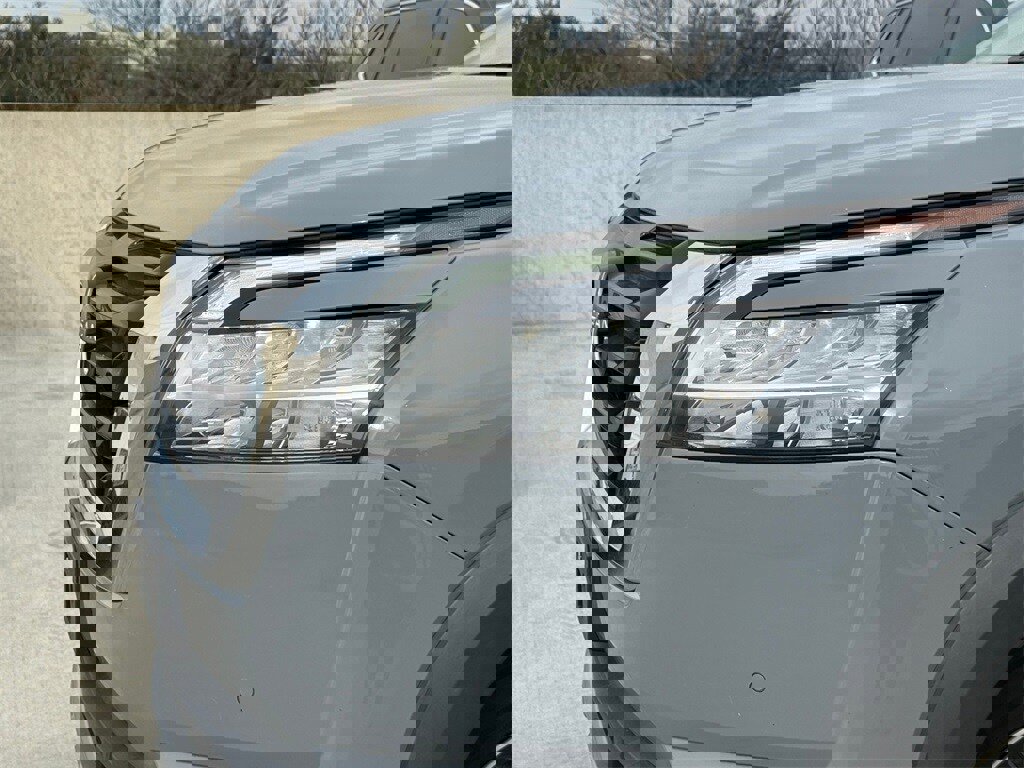 Used 2023 Nissan Pathfinder Platinum w/ Lighting Package (N92) image 6