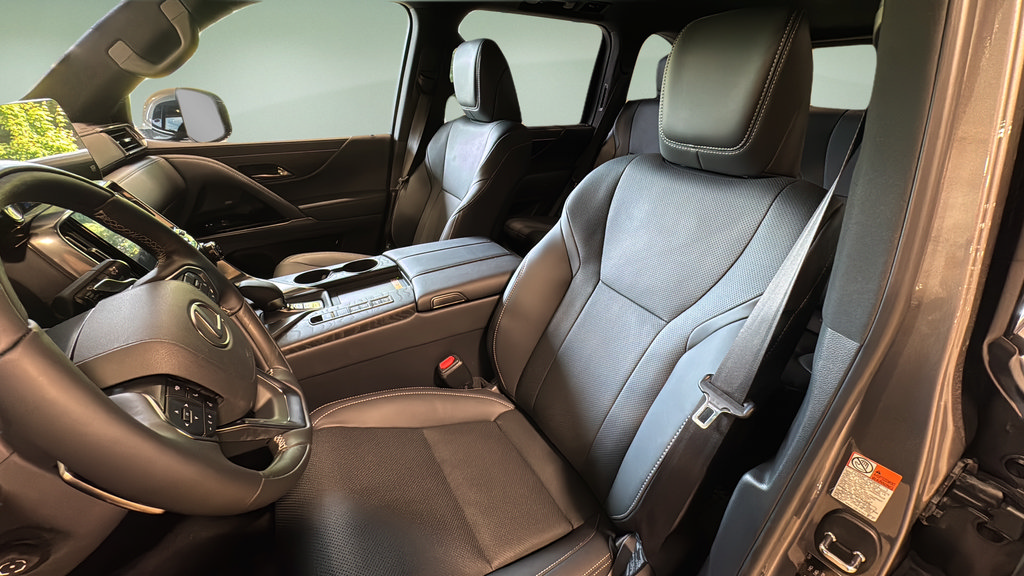 New 2026 Lexus LX 700h Luxury AWD/4WD image 13
