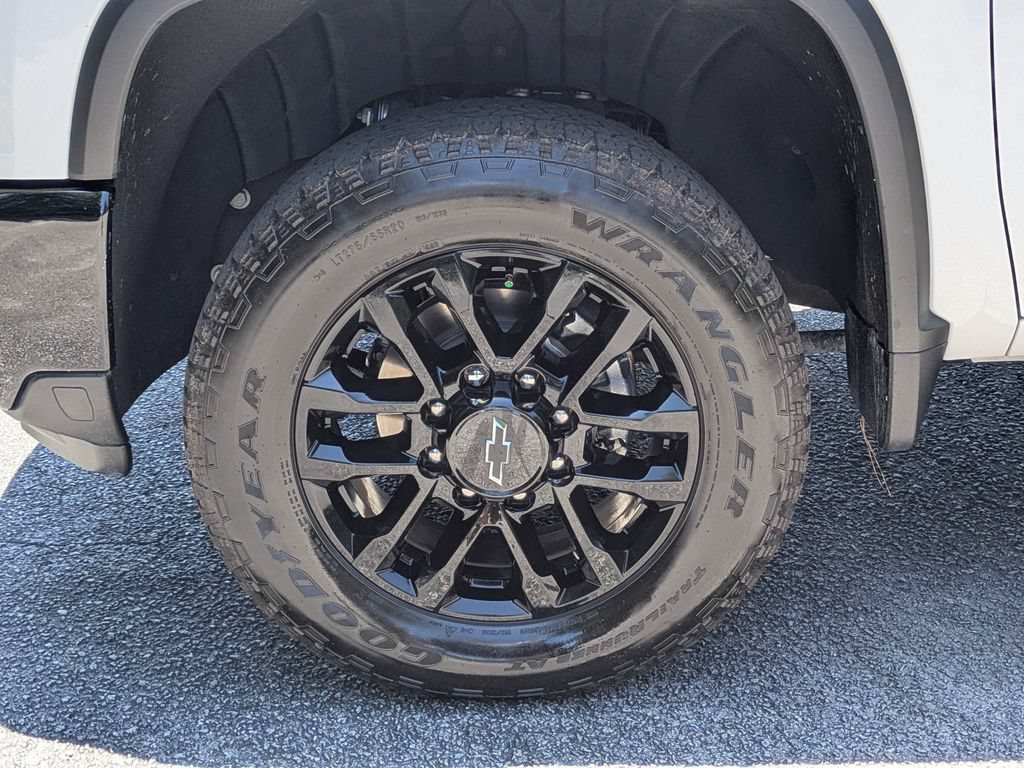 Used 2025 Chevrolet Silverado 2500 Custom w/ Custom Value Package AWD/4WD image 12