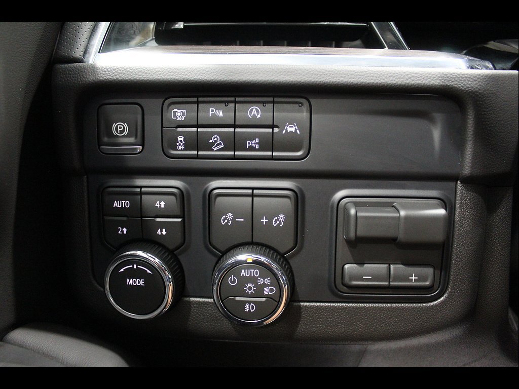 Used 2026 Chevrolet Tahoe Premier w/ Sun And Tow Package AWD/4WD image 29