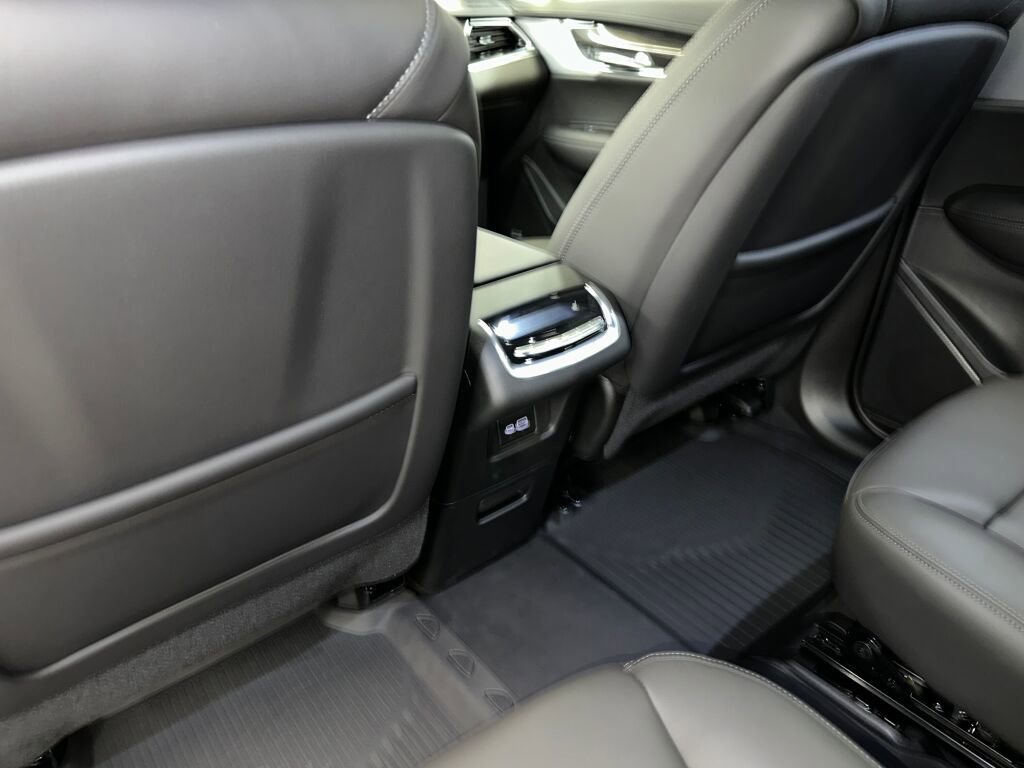 Certified 2025 Cadillac XT6 Sport w/ Technology Package image 29