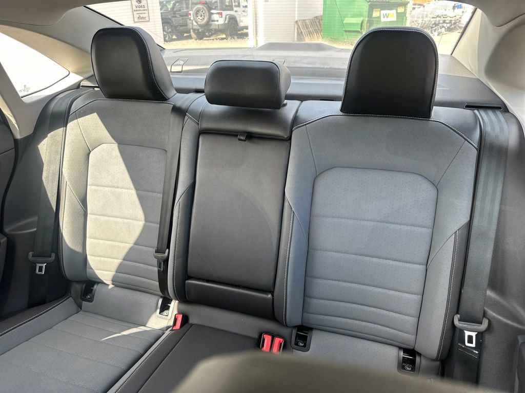 Used 2025 Volkswagen Jetta SE image 18