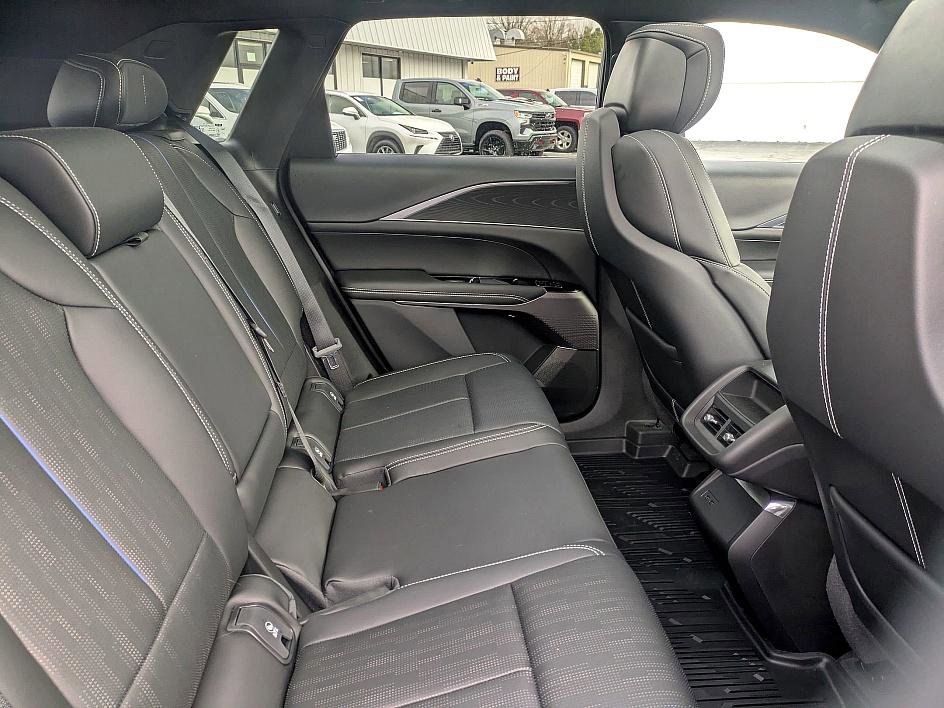 Certified 2025 Cadillac Lyriq Luxury image 26