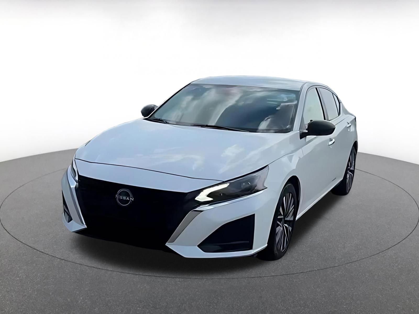 Used 2025 Nissan Altima 2.5 SV FWD image 7