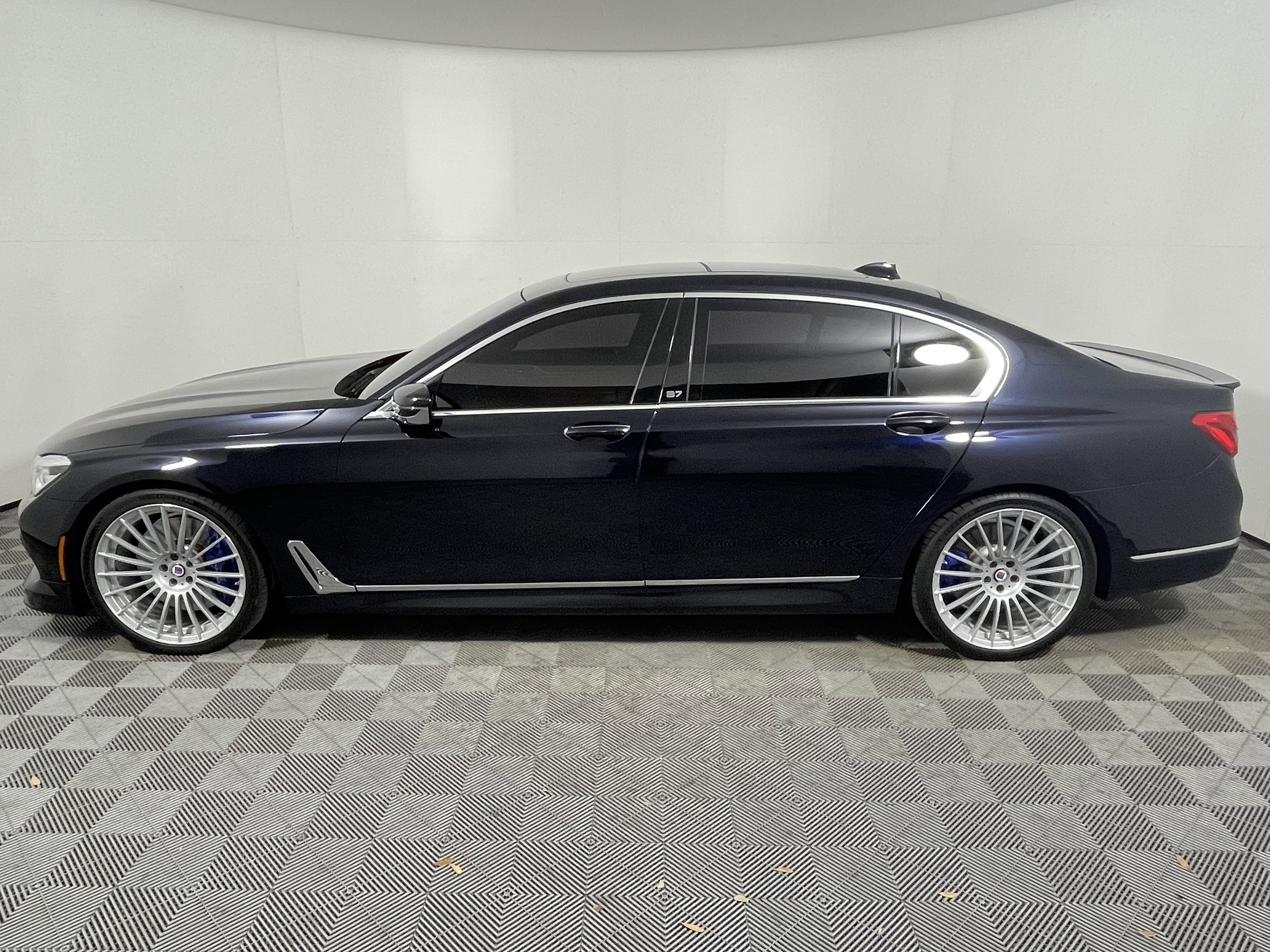 Used 2018 BMW ALPINA B7 xDrive AWD/4WD image 2
