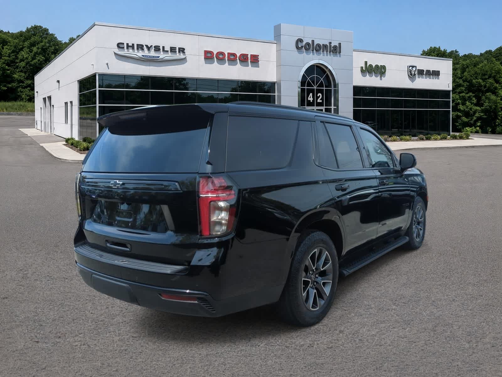 Used 2023 Chevrolet Tahoe Z71 w/ Z71 Off-Road Package AWD/4WD image 6