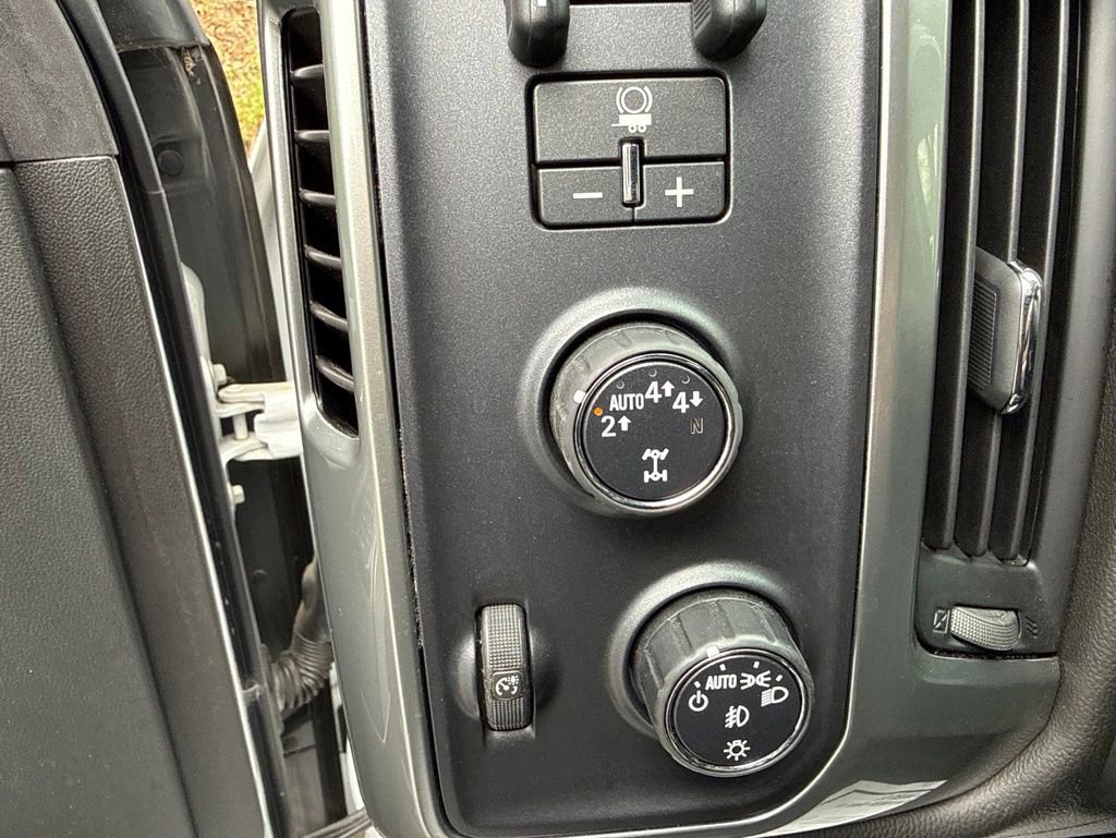 Used 2018 Chevrolet Silverado 1500 LT w/ All Star Edition AWD/4WD image 23