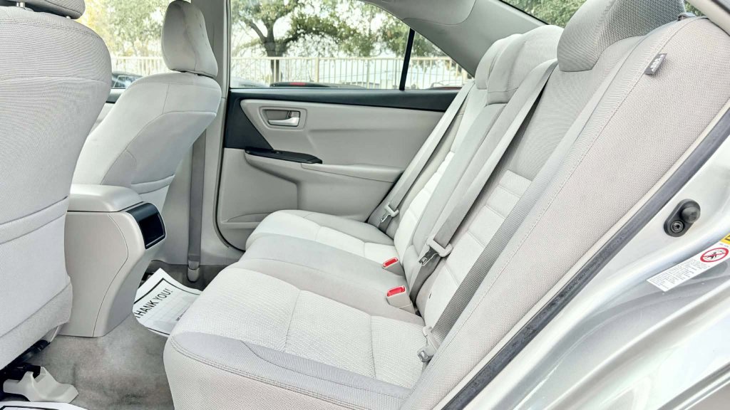 Used 2016 Toyota Camry LE image 15