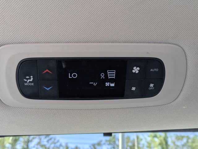 Used 2024 Chrysler Pacifica Touring-L image 16