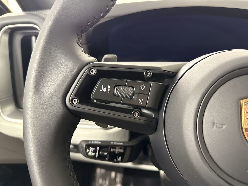 Used 2026 Porsche Cayenne S image 34