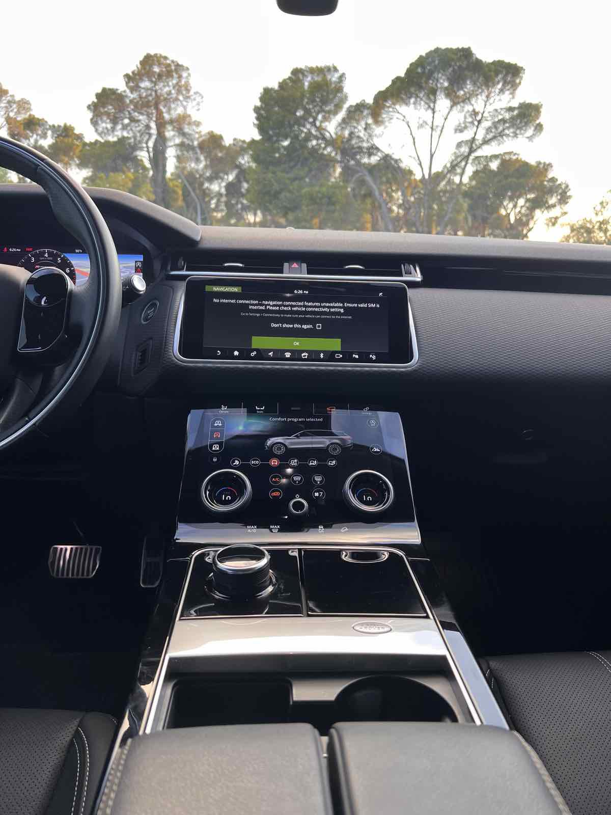 Used 2019 Land Rover Range Rover Velar R-Dynamic SE image 10