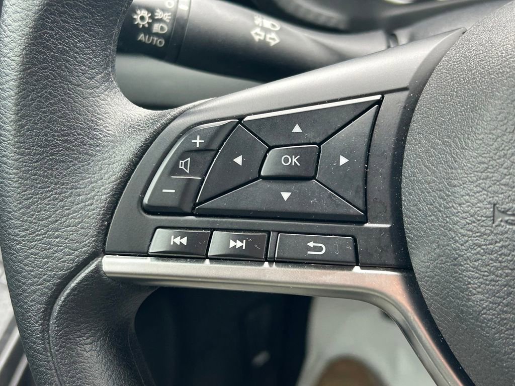 Used 2025 Nissan Sentra SV FWD image 30
