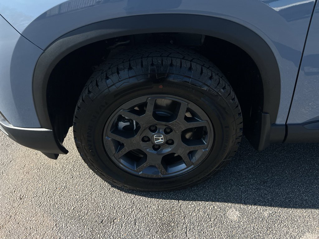 Certified 2025 Honda Pilot TrailSport image 8