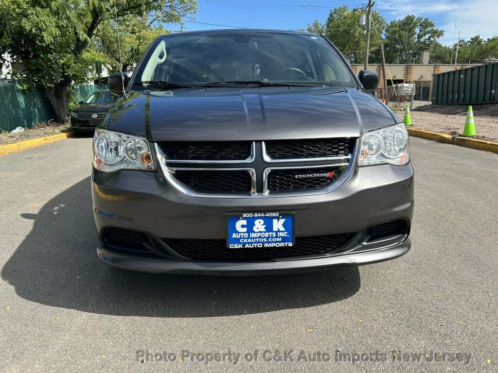 Used 2019 Dodge Grand Caravan SE w/ UConnect Hands-Free Group FWD image 3