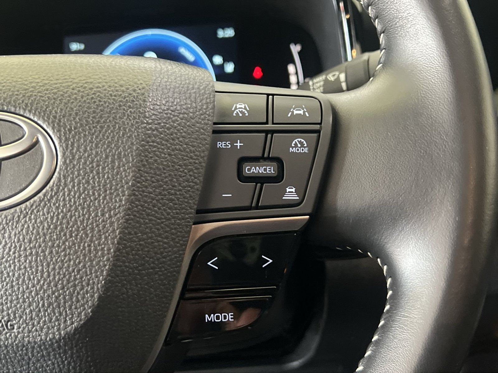 Used 2025 Toyota Camry SE FWD image 31