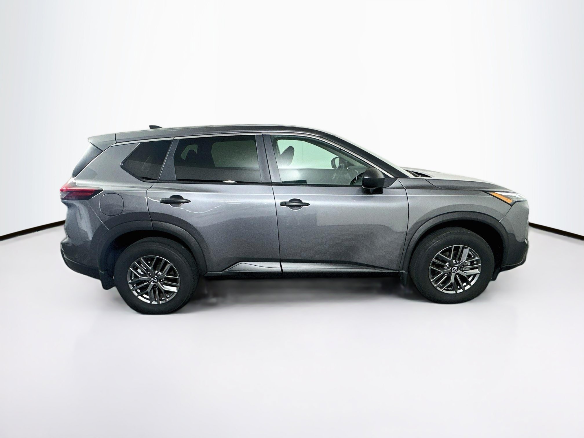 Used 2025 Nissan Rogue S FWD image 10