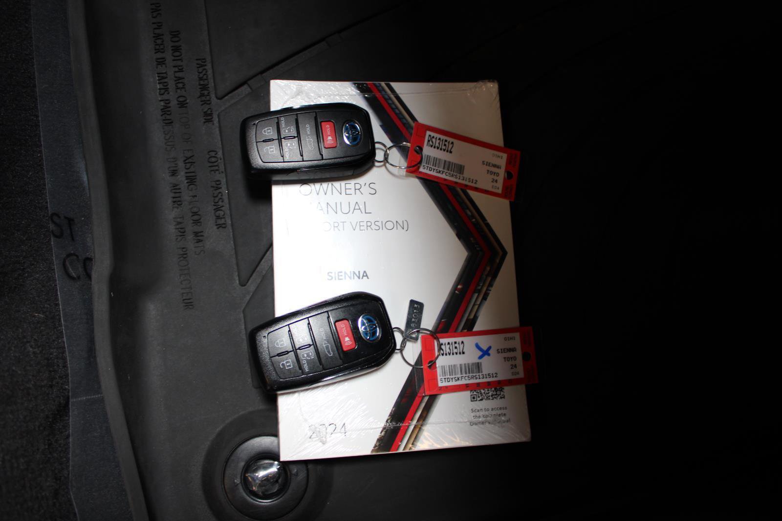 Used 2024 Toyota Sienna XLE AWD/4WD image 28