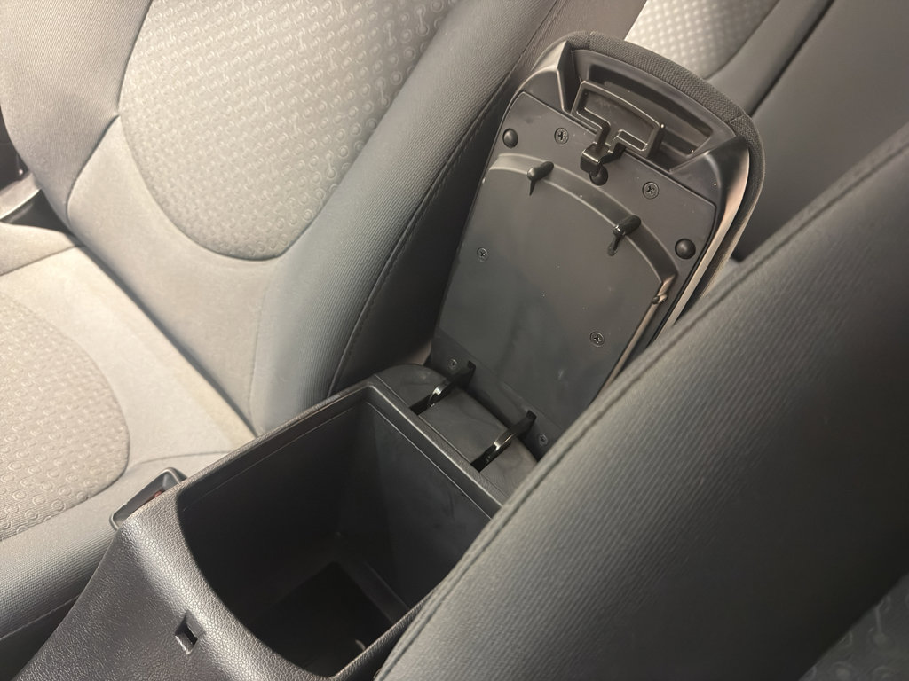 Used 2012 Hyundai Accent SE image 19