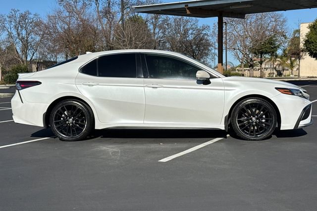 Used 2022 Toyota Camry XSE image 3