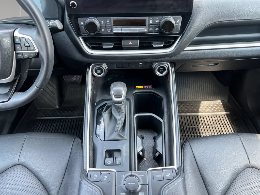 Used 2024 Toyota Grand Highlander AWD image 14