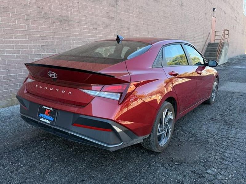 New 2025 Hyundai Elantra Sport FWD image 5