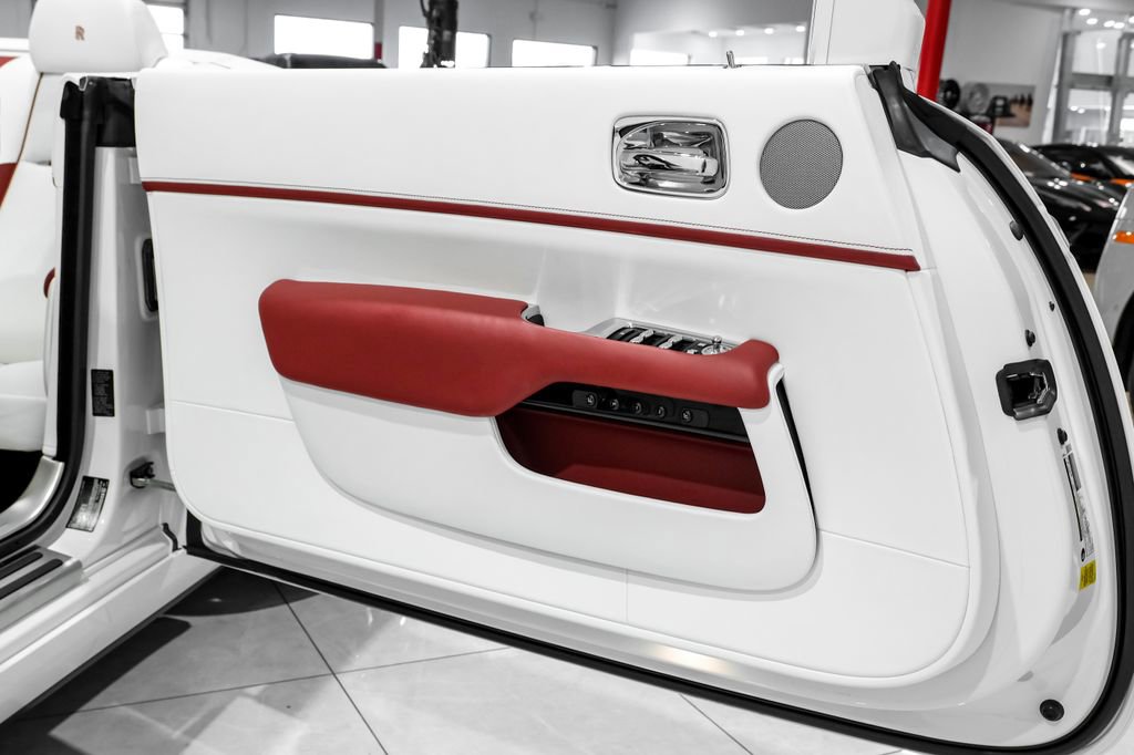 Used 2018 Rolls-Royce Dawn image 45