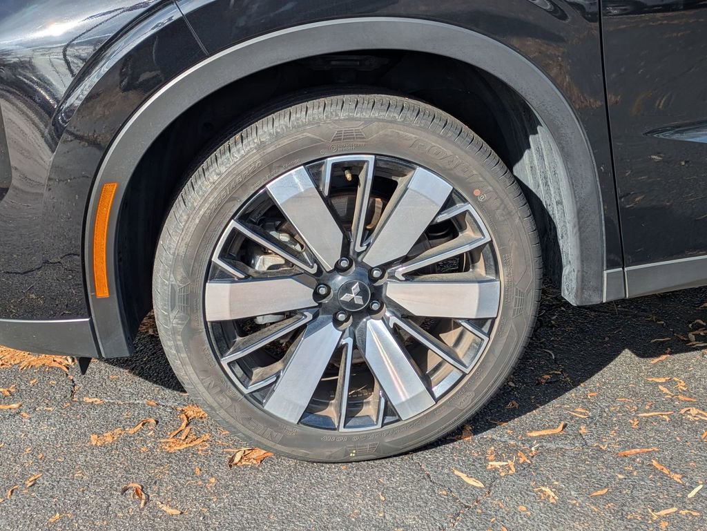 Used 2025 Mitsubishi Outlander SE image 32