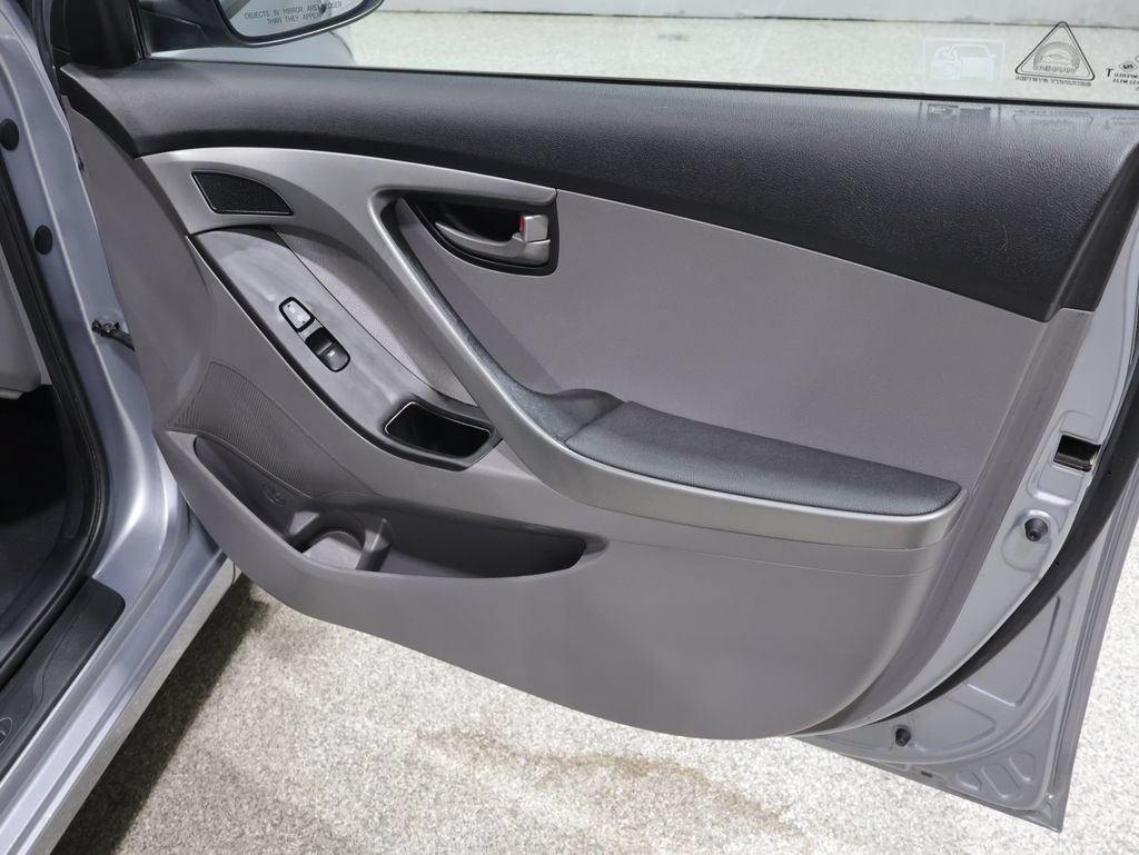 Used 2016 Hyundai Elantra SE FWD image 21
