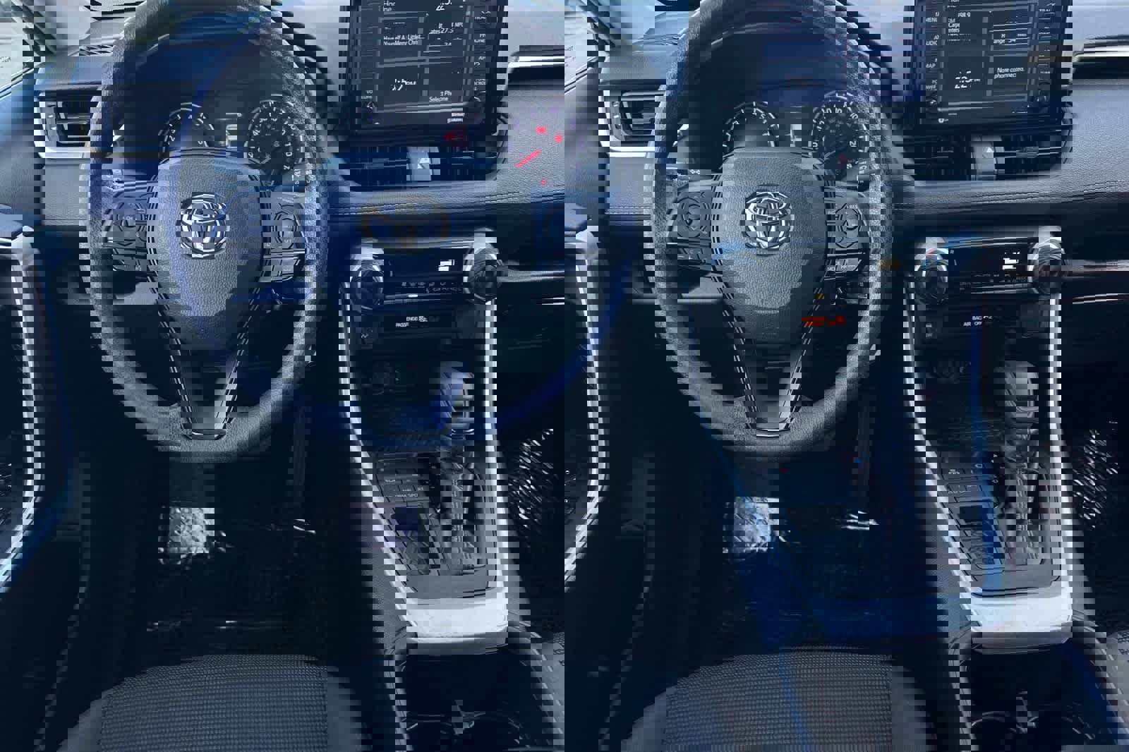 Used 2022 Toyota RAV4 LE image 15