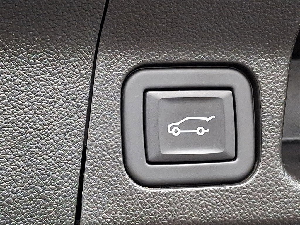 Used 2023 GMC Acadia SLE w/ Driver Convenience Package image 24