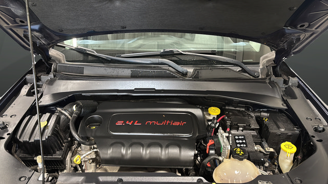 Used 2018 Jeep Compass Latitude w/ Popular Equipment Group FWD image 26