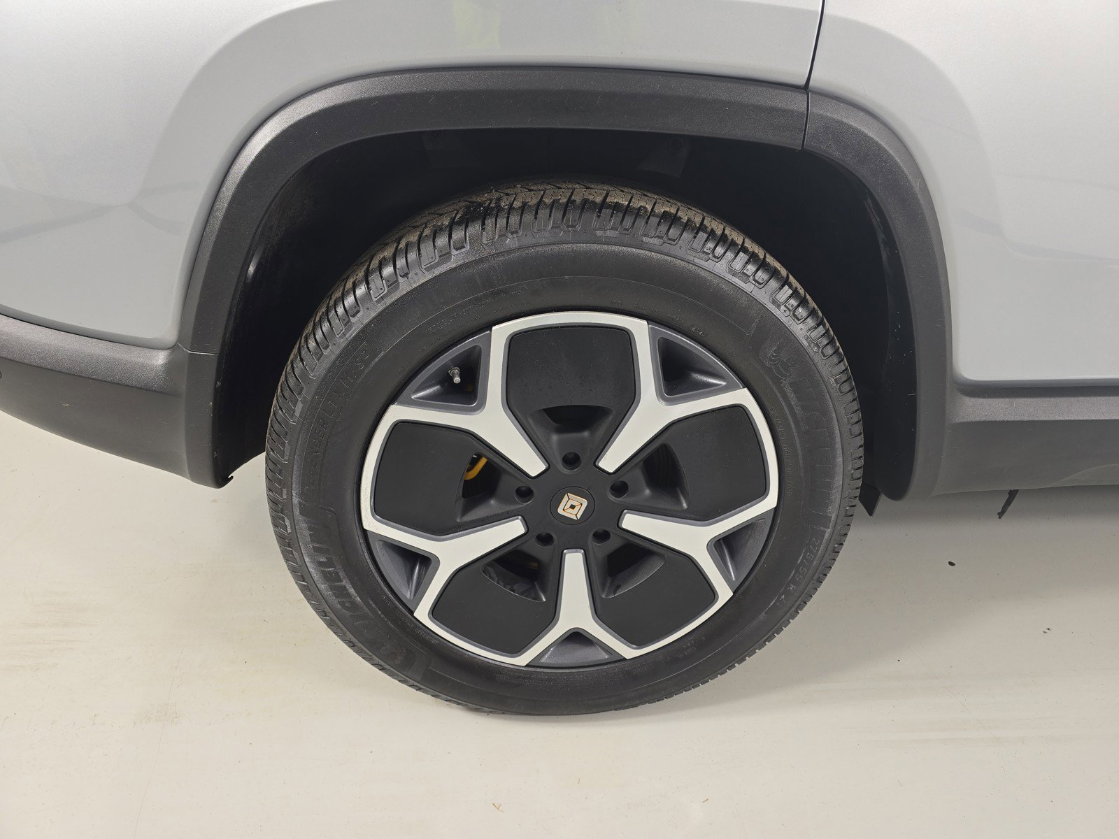 Used 2023 Rivian R1S Launch Edition image 12
