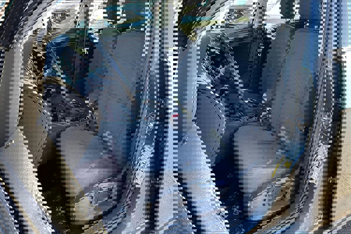 Used 2019 Volkswagen Golf S image 6