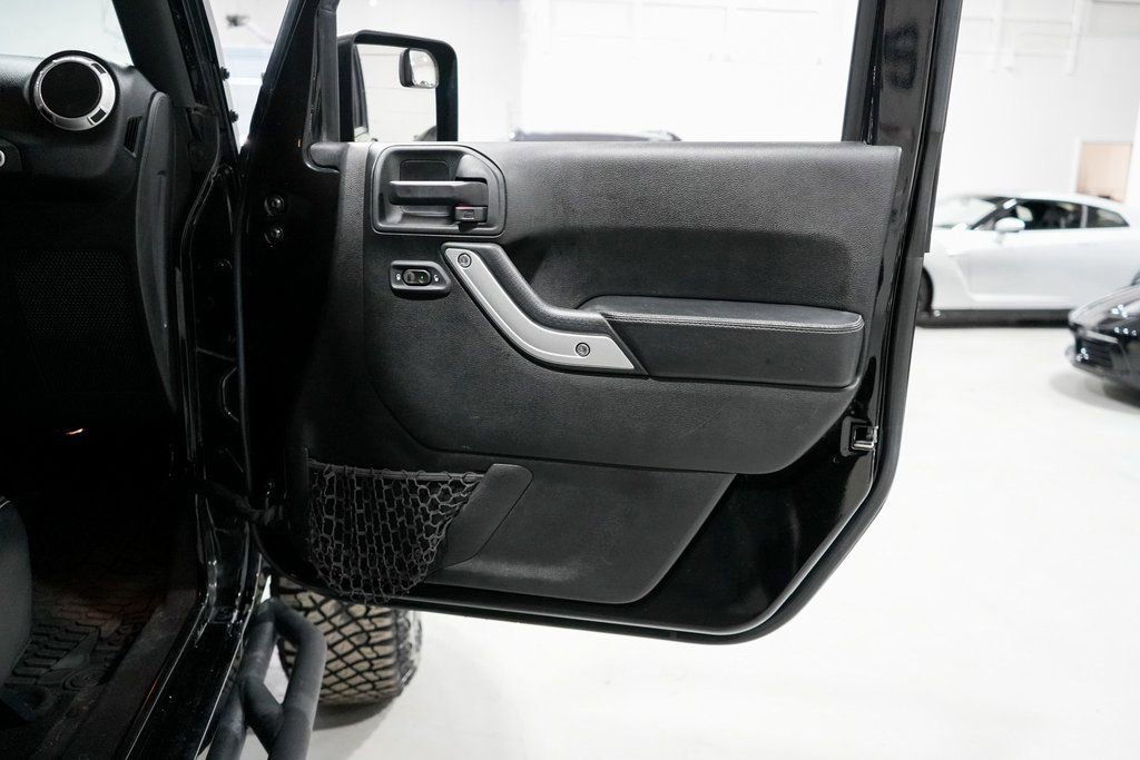 Used 2017 Jeep Wrangler Unlimited Rubicon image 33