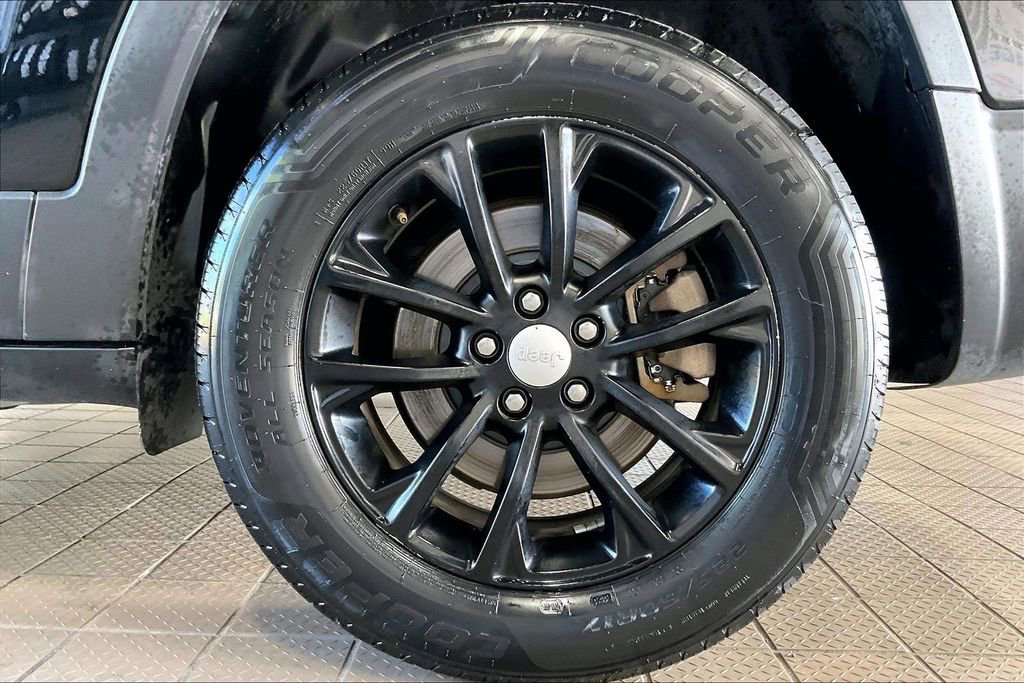 Used 2020 Jeep Cherokee Latitude FWD image 32