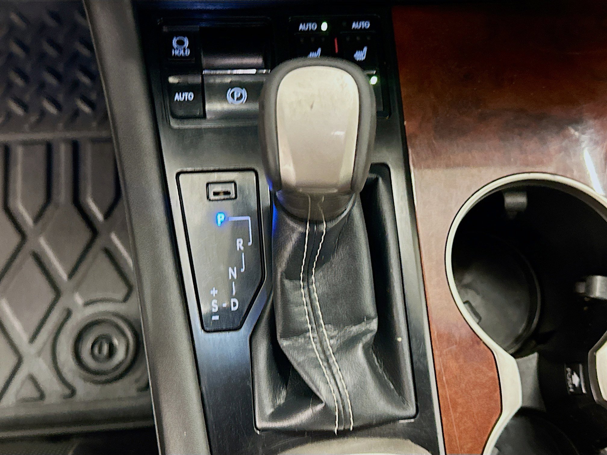 Used 2018 Lexus RX 350L w/ Premium Package image 25
