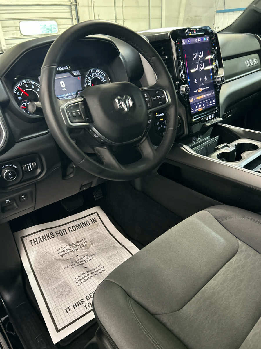 Used 2025 RAM 1500 Big Horn AWD/4WD image 9