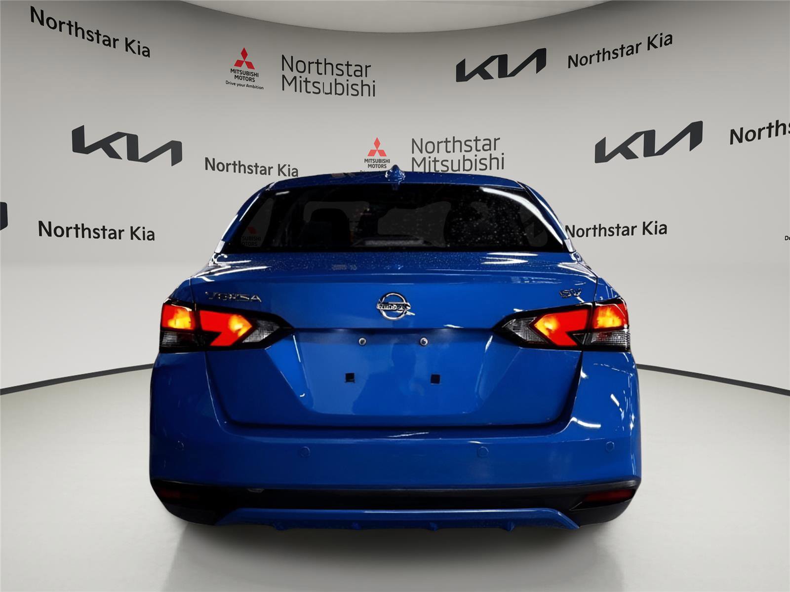 Used 2021 Nissan Versa SV image 3