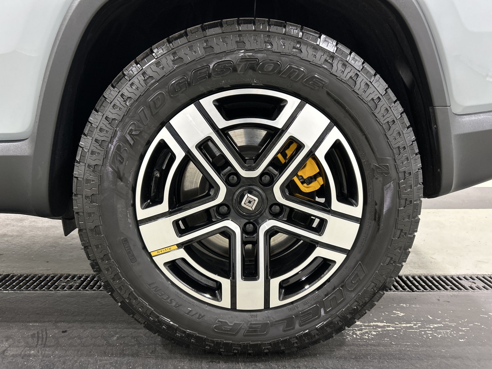 Used 2023 Rivian R1S Adventure AWD/4WD image 10