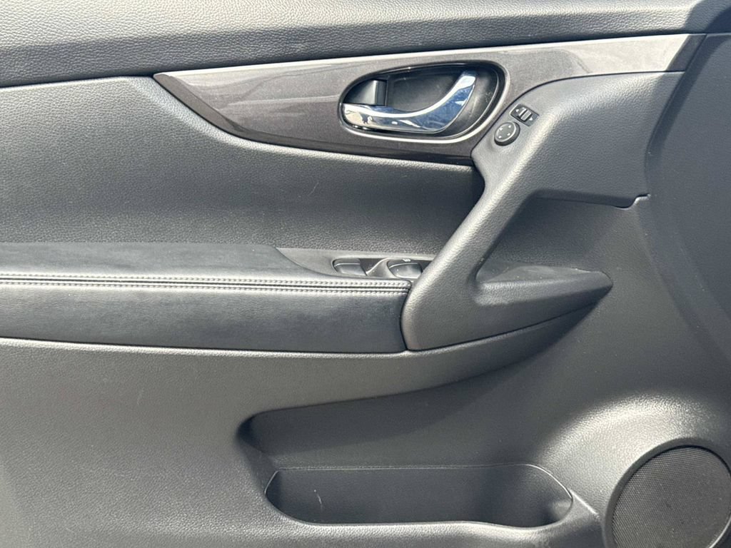 Certified 2019 Nissan Rogue SV FWD image 19