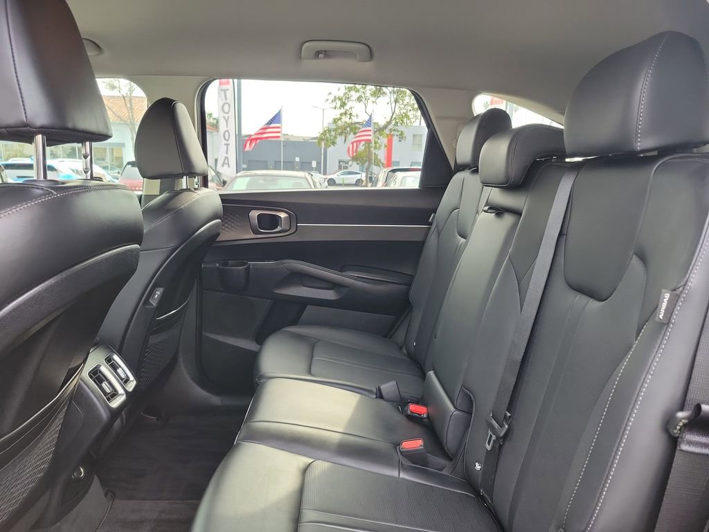 Used 2025 Kia Sorento S image 13