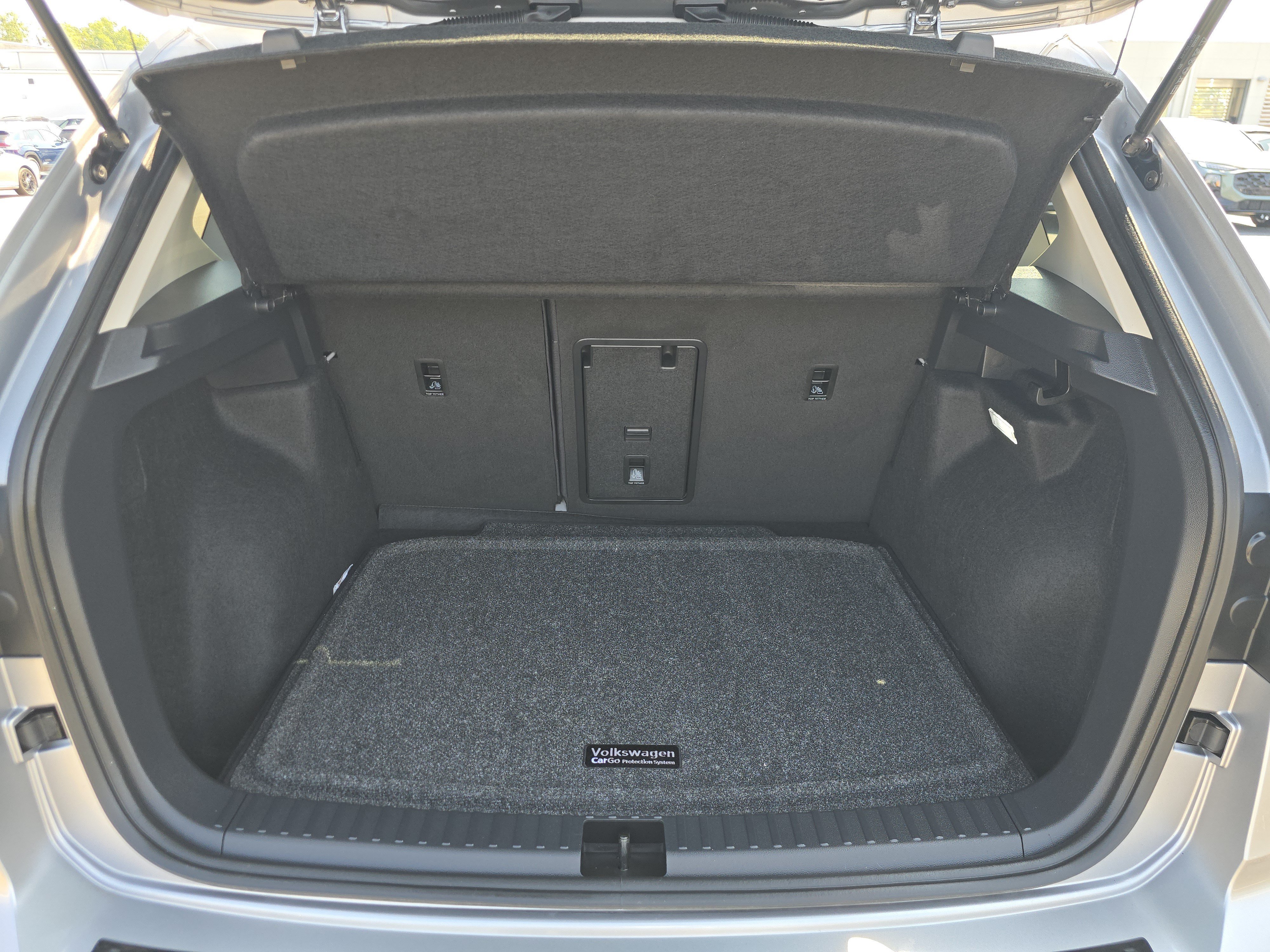 Certified 2025 Volkswagen Taos SEL AWD/4WD image 18
