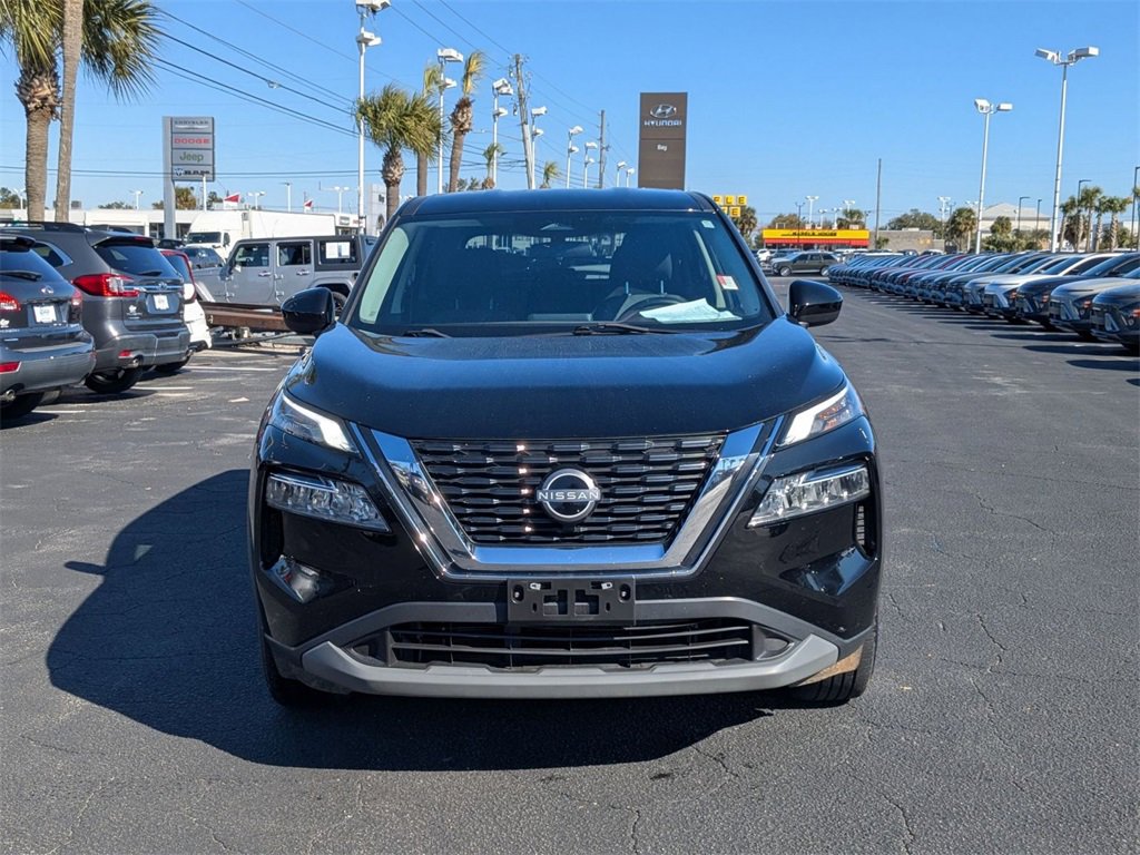 Used 2023 Nissan Rogue SV image 2