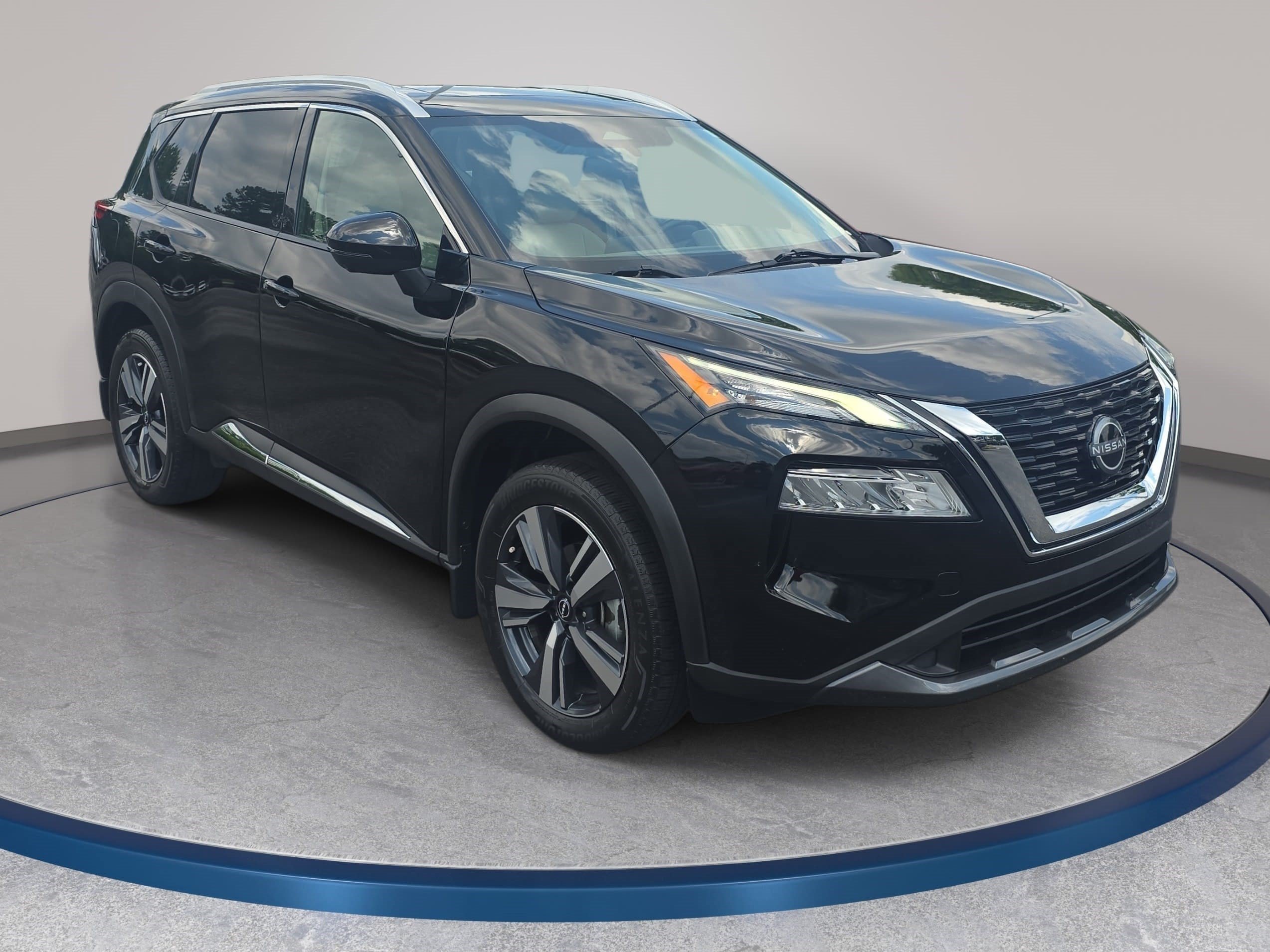Used 2023 Nissan Rogue SL FWD image 3