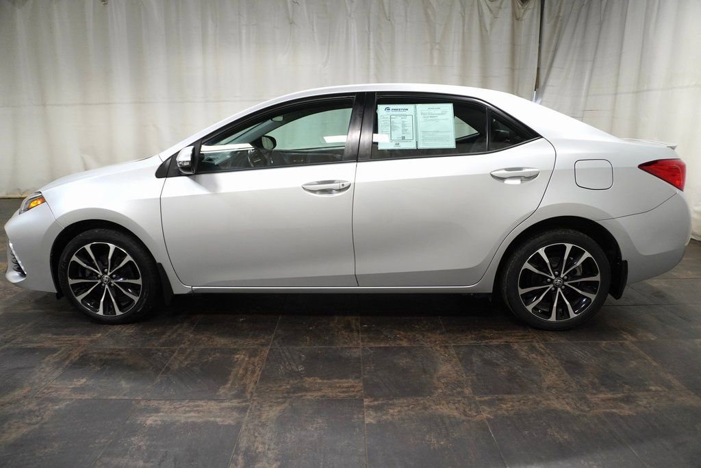 Used 2017 Toyota Corolla SE w/ SE Premium Package image 9