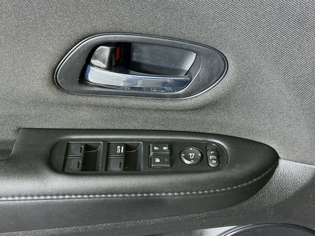 Used 2022 Honda HR-V LX image 21