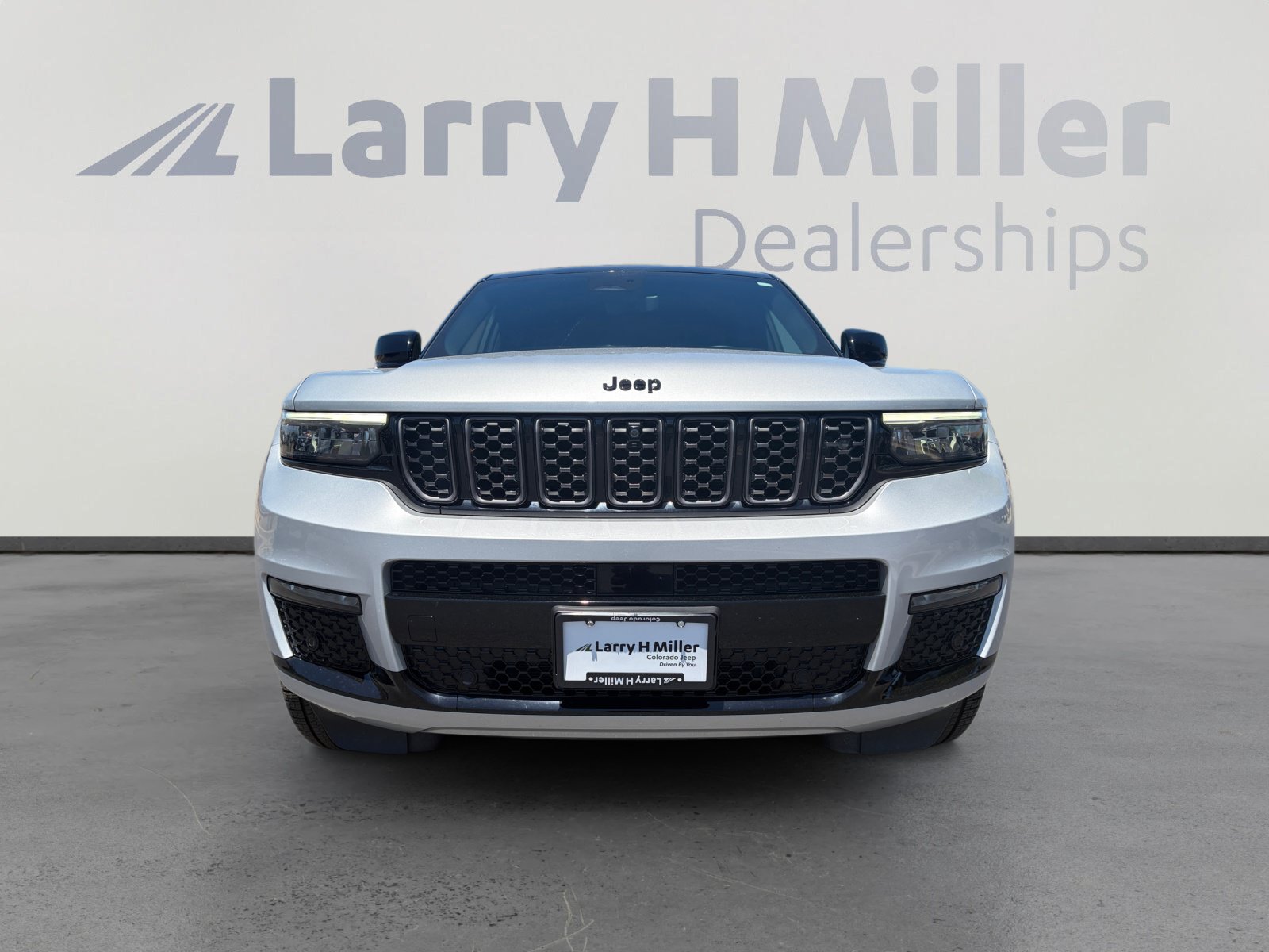 Used 2024 Jeep Grand Cherokee L Summit w/ Advanced Protech Group IV AWD/4WD image 8