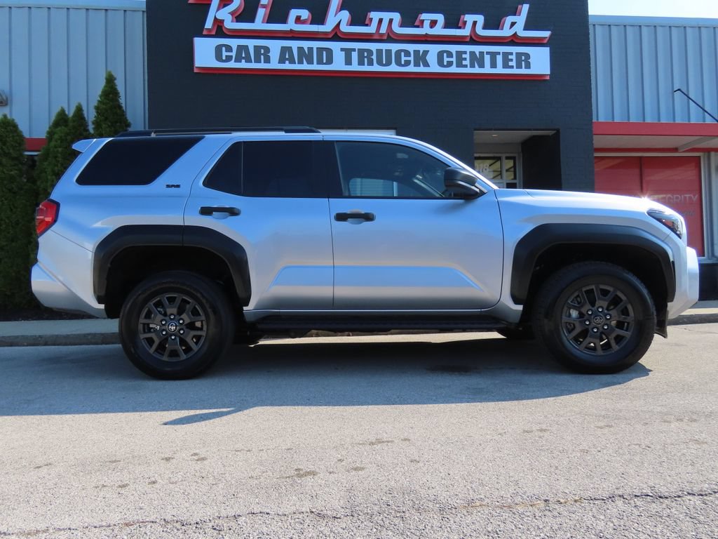 Used 2025 Toyota 4Runner SR5 AWD/4WD image 3