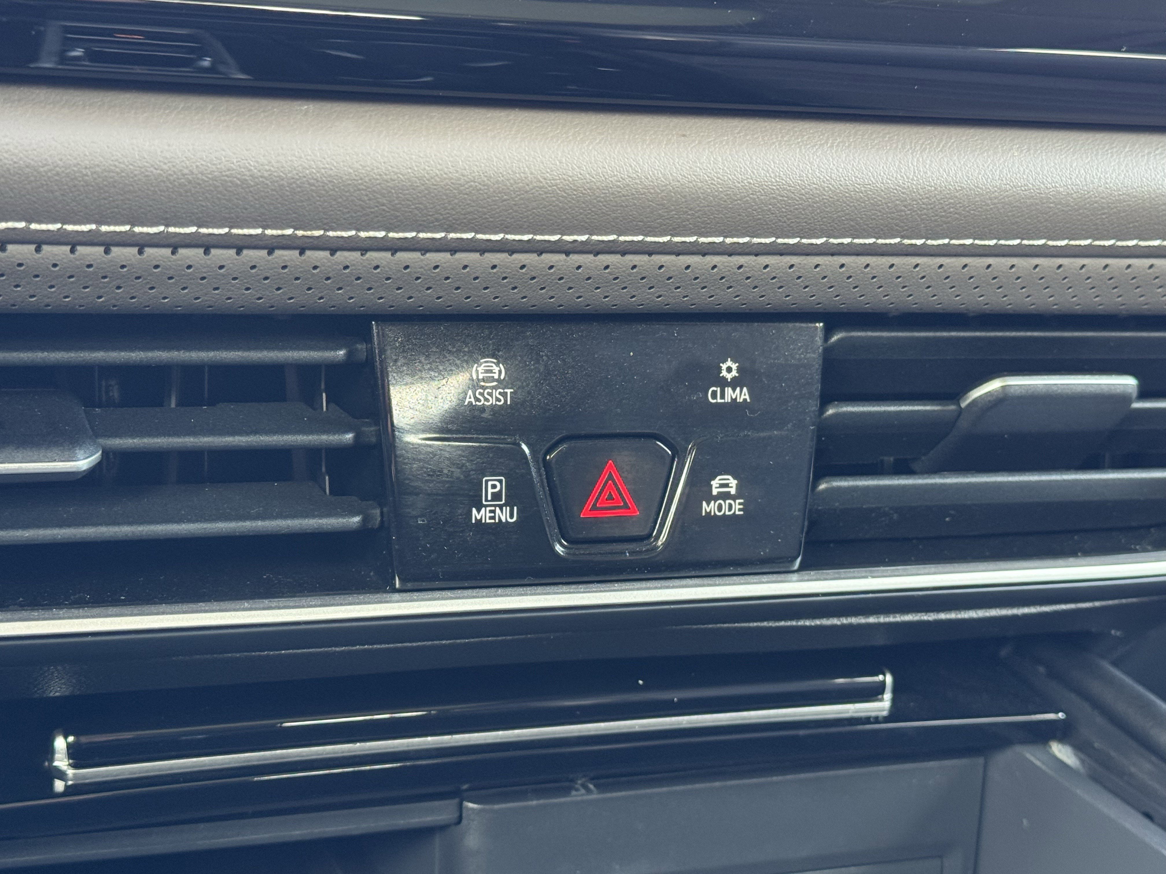 Used 2024 Volkswagen Atlas SEL image 31