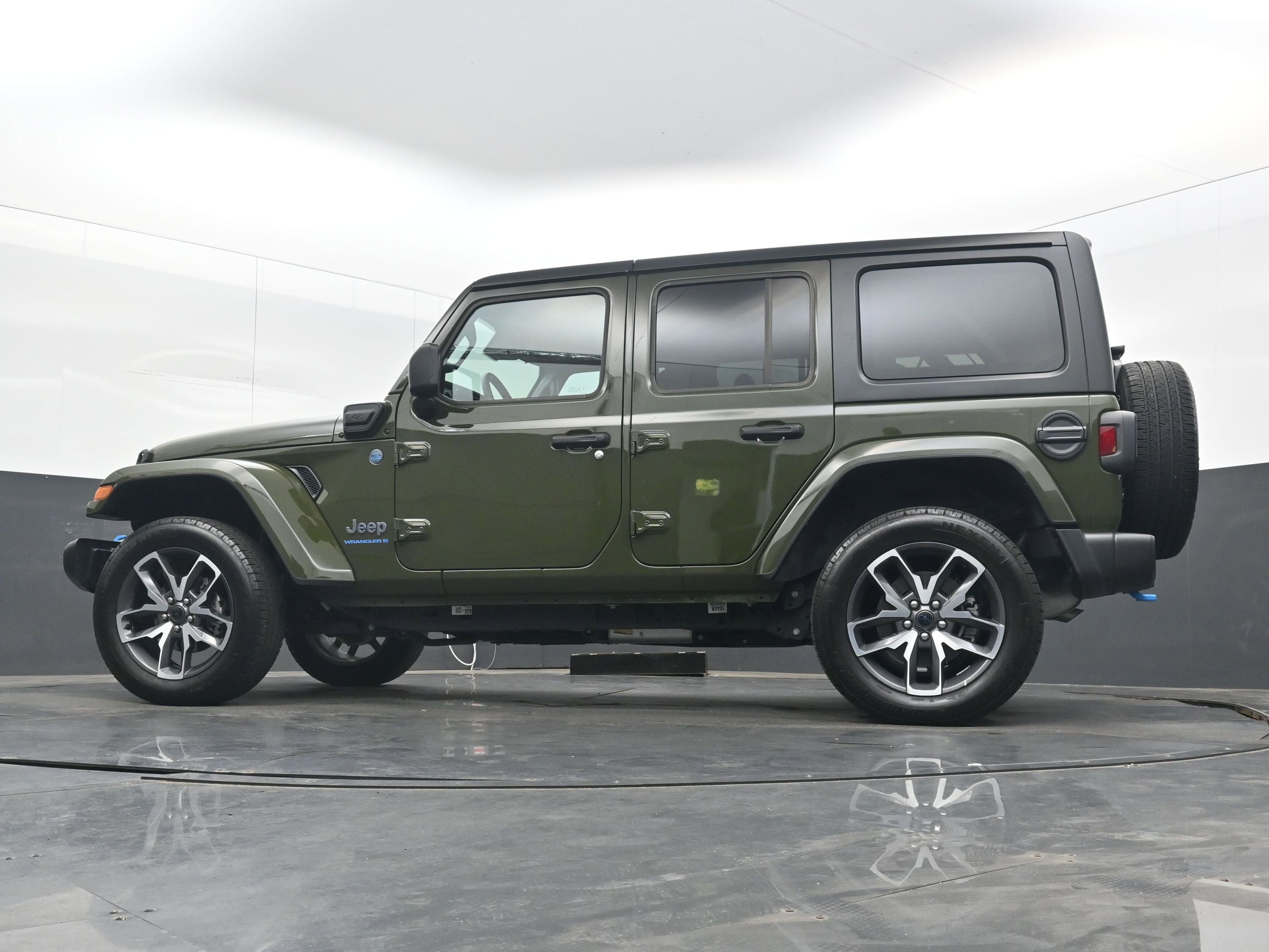 Used 2024 Jeep Wrangler Sport S image 27